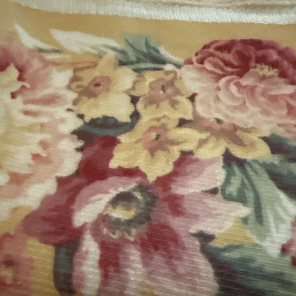 CROSCILL Home Fashions 2 Hand Towels Cotton Floral Decorative Mint condition
